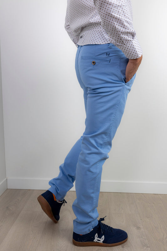 Pantalón Chino Elástico Azul Celeste | Jesulín