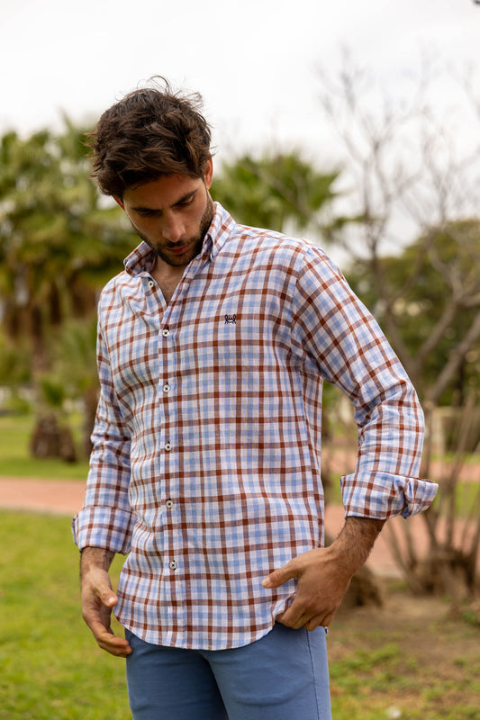 Camisa Lino Cuadro Marrón Celeste | Comillas
