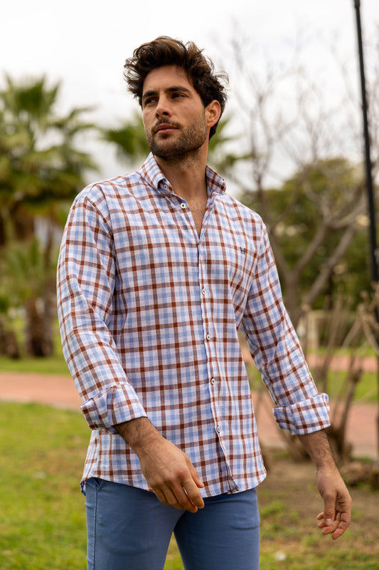 Camisa Lino Cuadro Marrón Celeste | Comillas