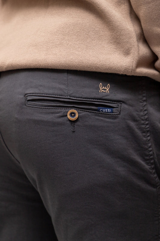 Pantalón Chino Elástico Gris Plomo | Jesulín