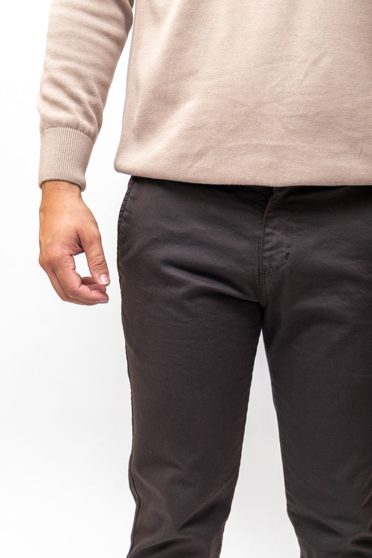 Pantalón Chino Elástico Marrón Chocolate | Jesulín