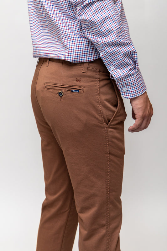 Pantalón Chino Elástico Marrón Avellana | Jesulín