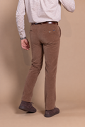 Pantalon en velours côtelé marron noisette