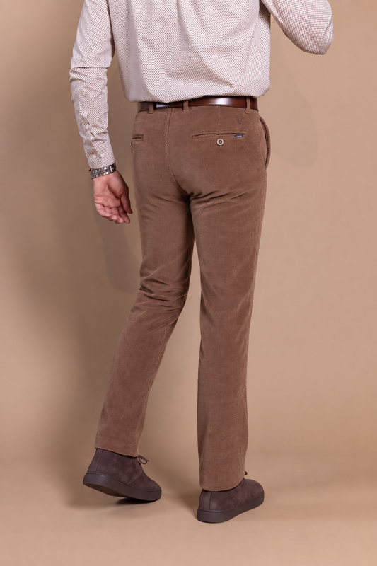 Pantalon en velours côtelé marron noisette