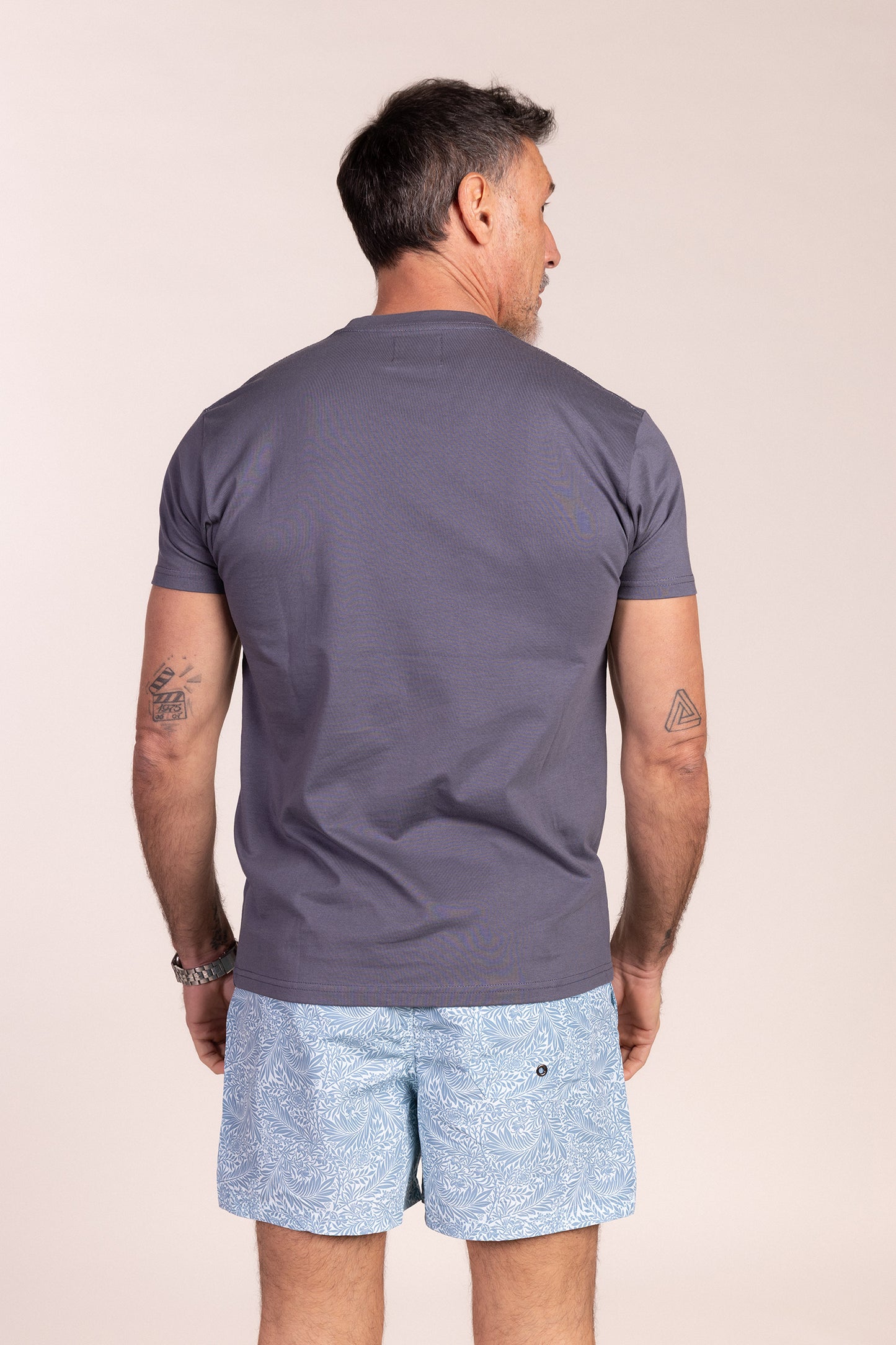 Camiseta Básica Manga Corta Plomo