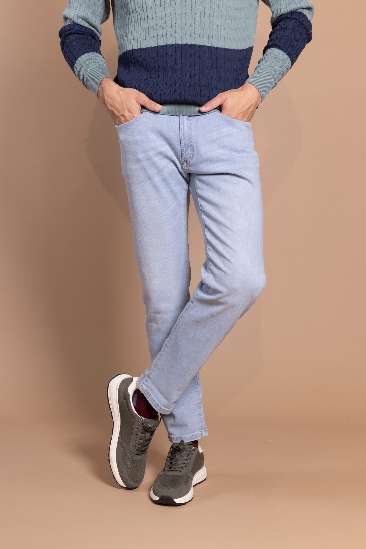 Vaquero Elástico Regular Fit Azul Claro | Cody