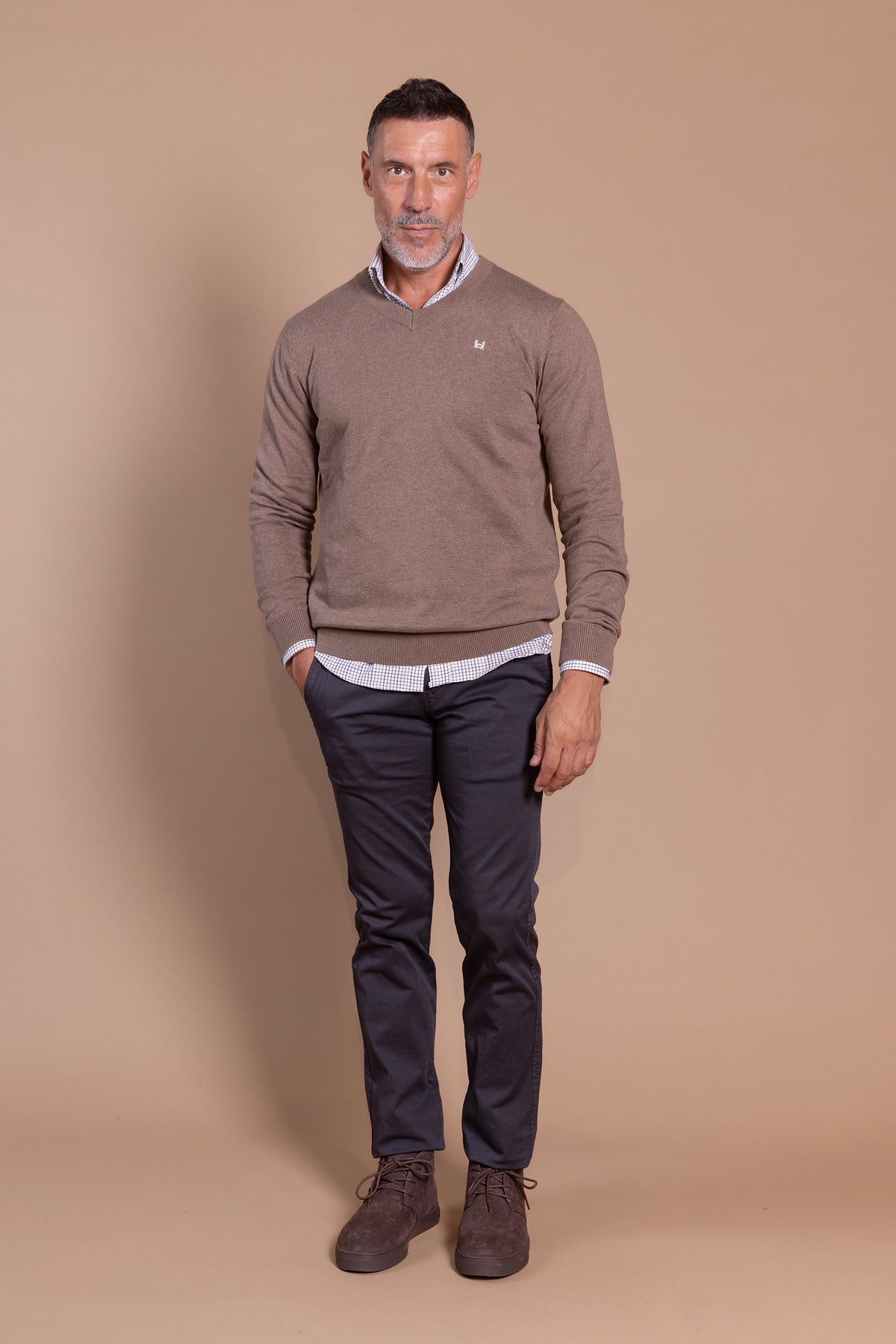 Jersey Básico Cuello Pico Marrón