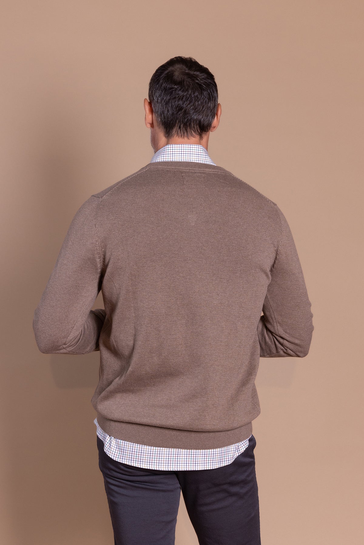 Jersey Básico Cuello Pico Marrón