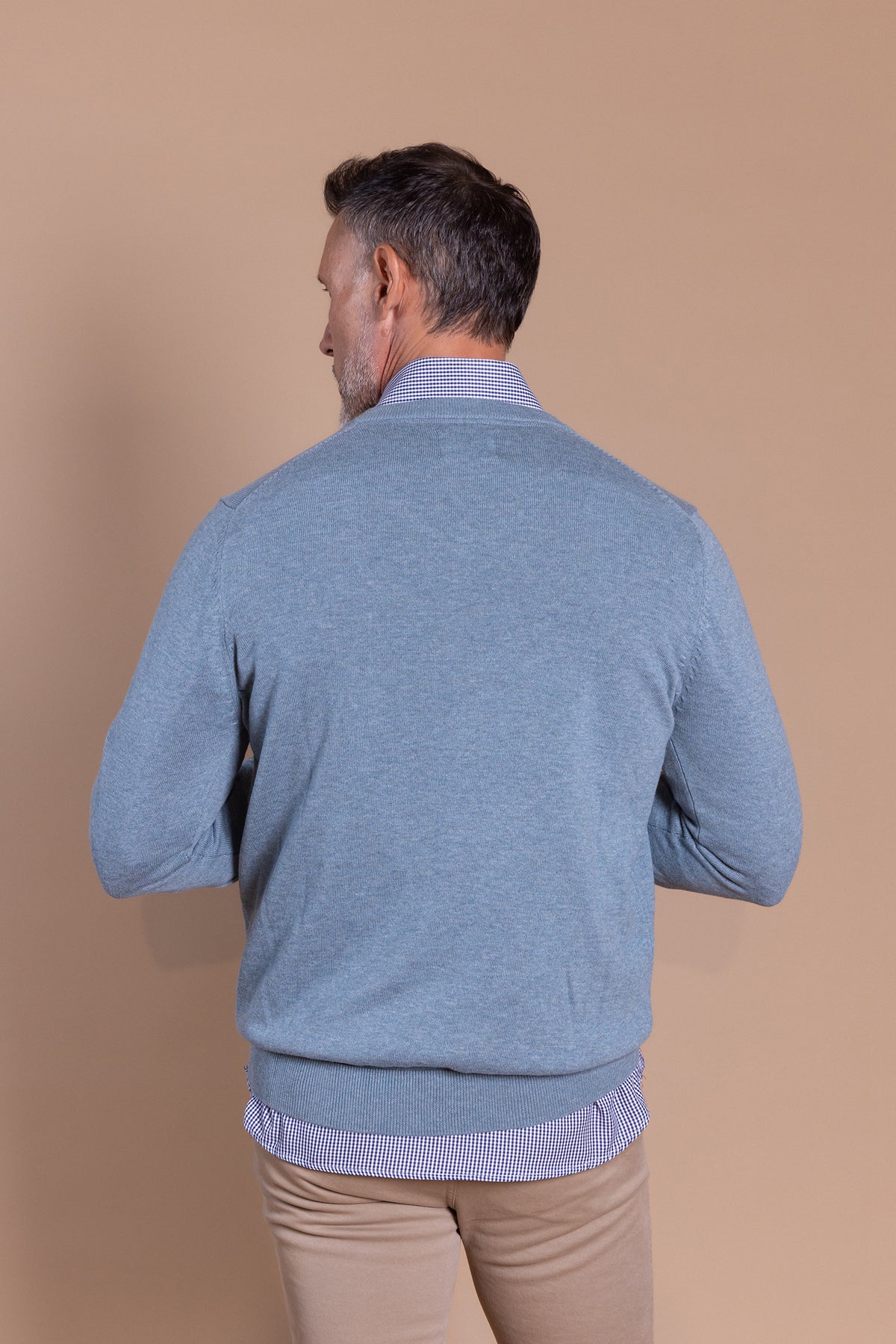 Jersey Básico Cuello Pico Acero