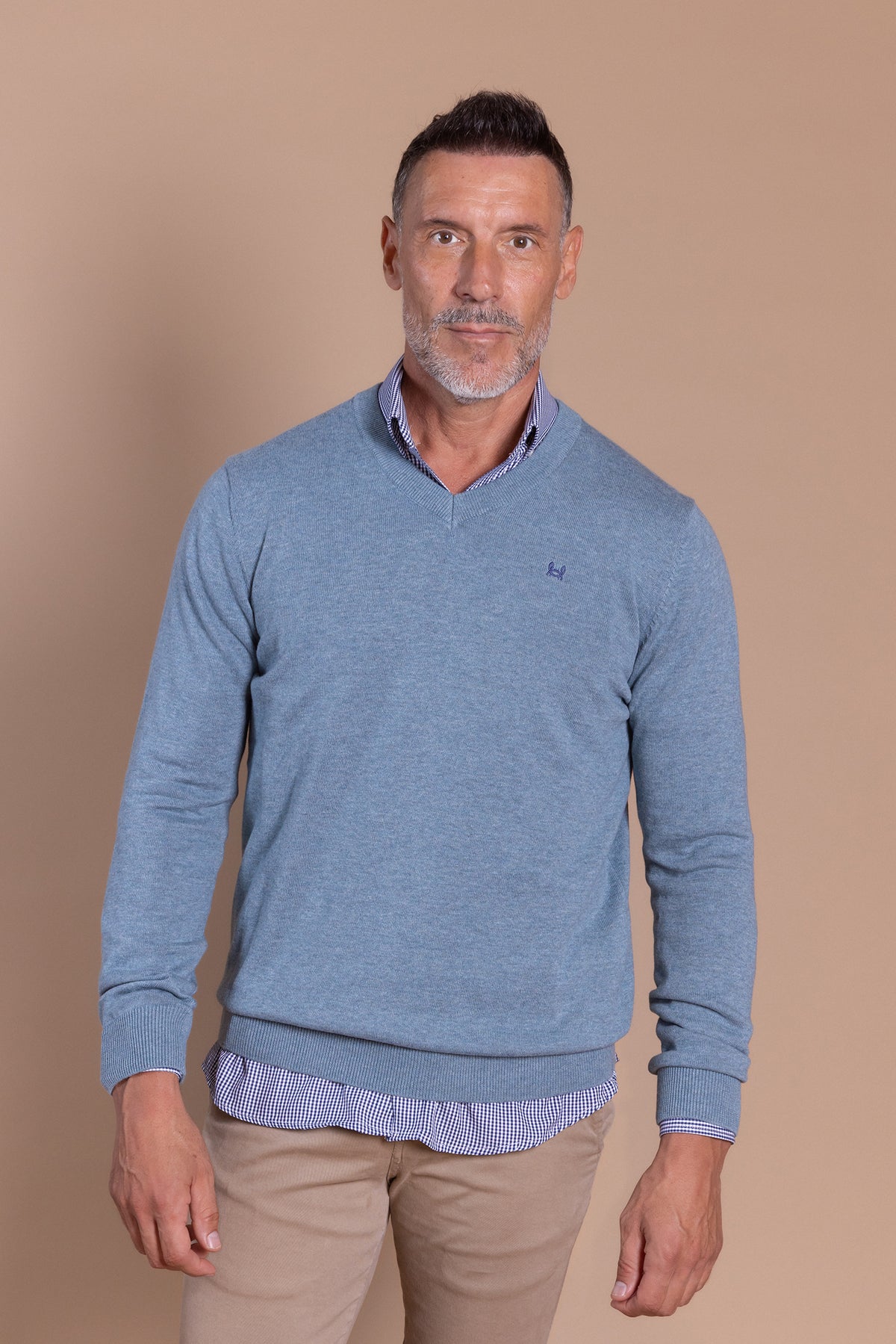 Jersey Básico Cuello Pico Acero