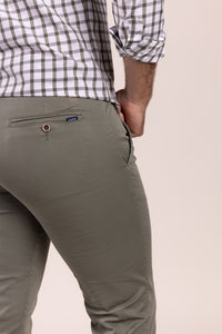 Pantalón Chino Elástico Verde Iceberg | Jesulín