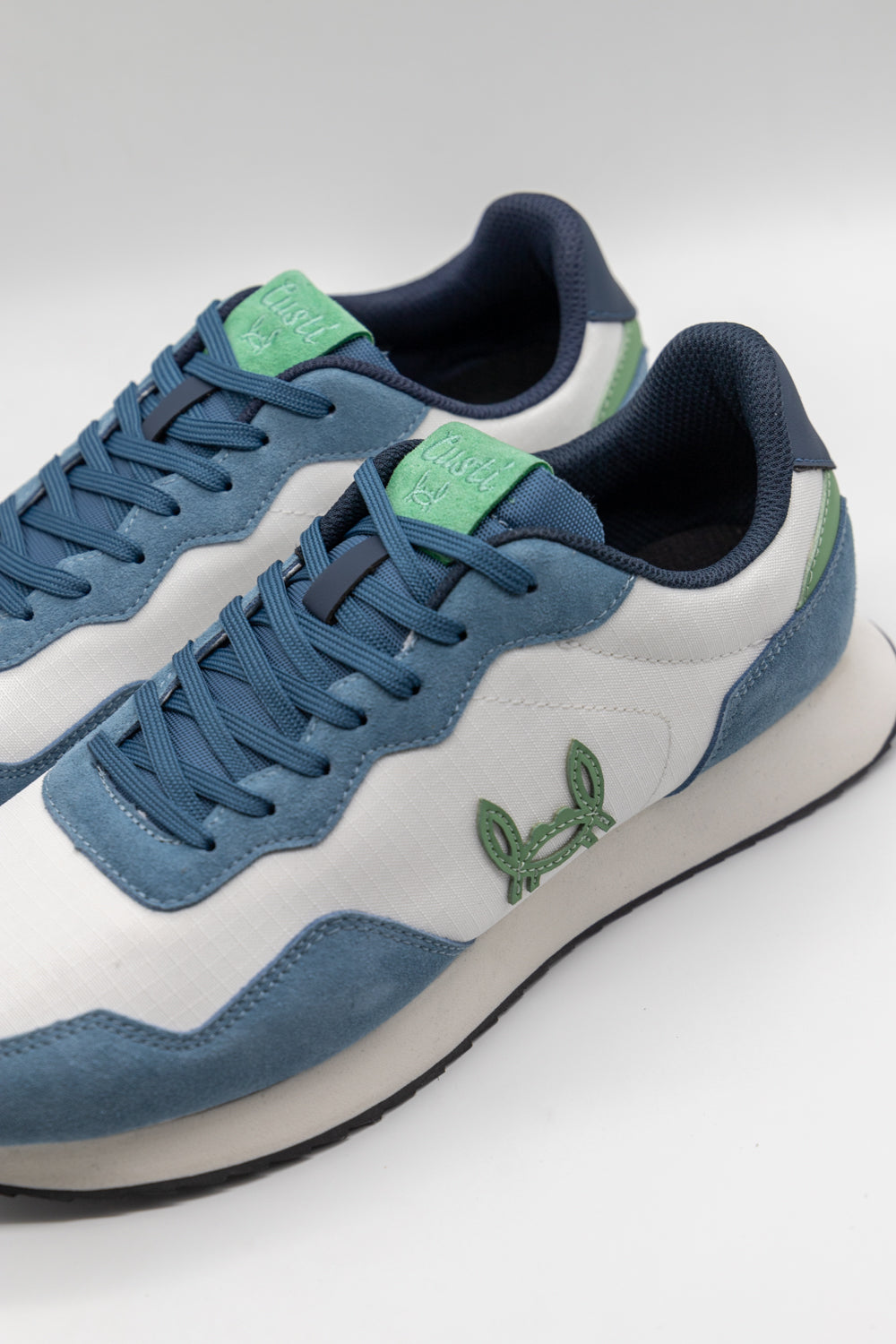 Sneaker Blanco Azul | Retro