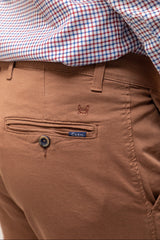 Pantalón Chino Elástico Marrón Avellana | Jesulín