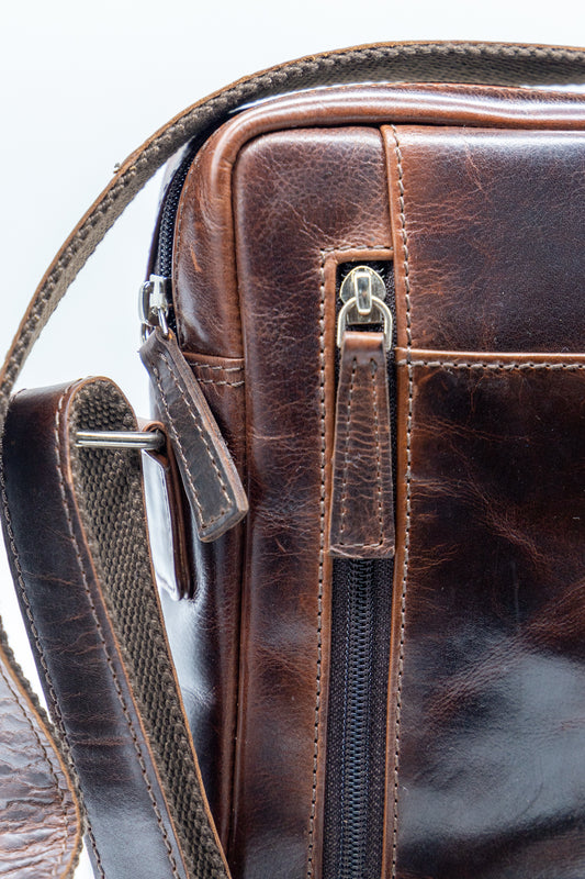 Bolso bandolera piel marrón oscuro