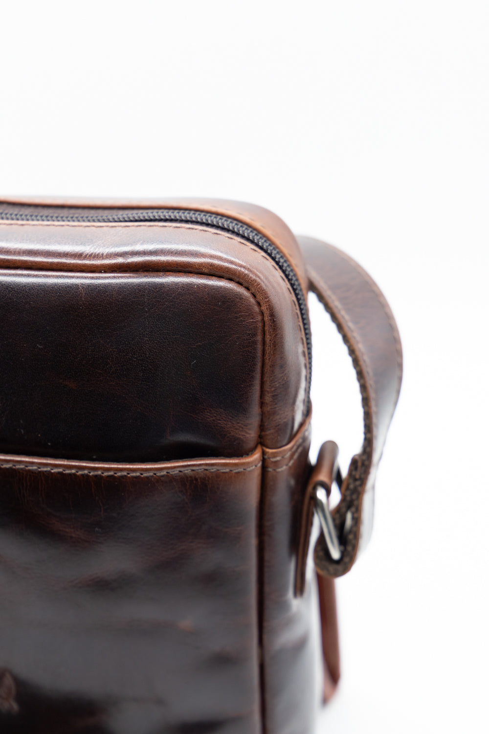 Bolso bandolera piel marrón oscuro