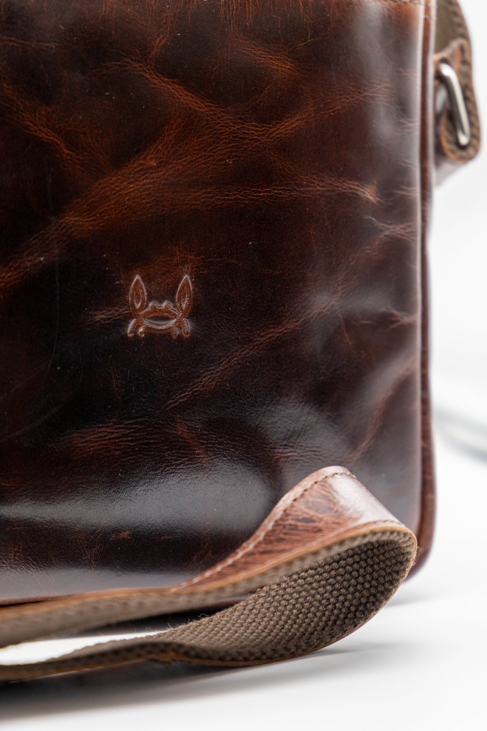 Bolso bandolera piel marrón oscuro