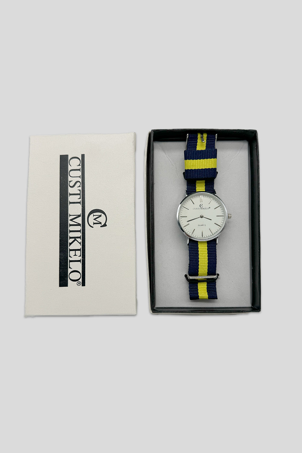 Reloj marino amarillo